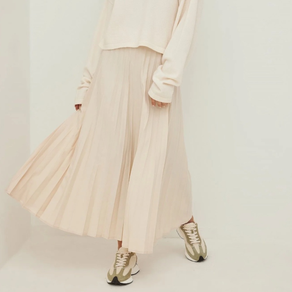 NWT NA-KD Classic Heavy Pleated Midi Skirt   Size EU 38 / US 6
